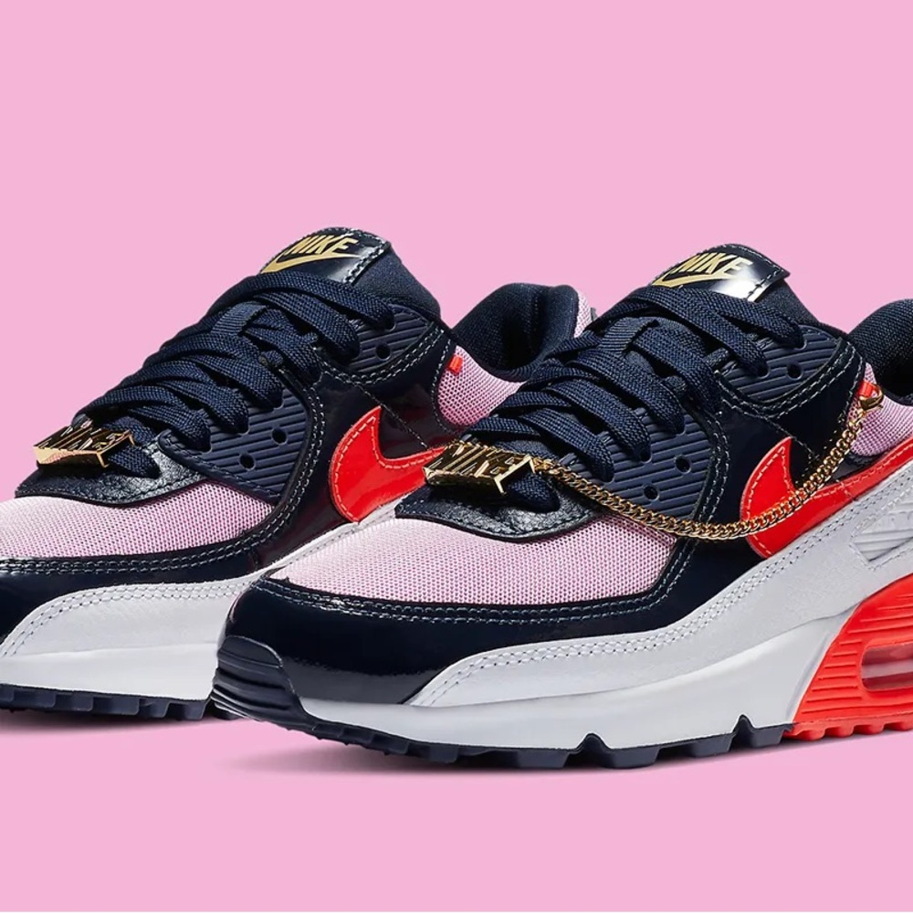 Nike Women's Black and Red Sneakers